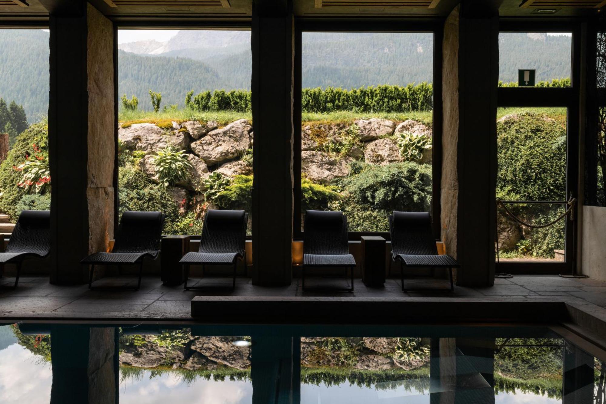 Rosapetra Spa Resort - Small Luxury Hotels Of The World Cortina d'Ampezzo Exterior photo