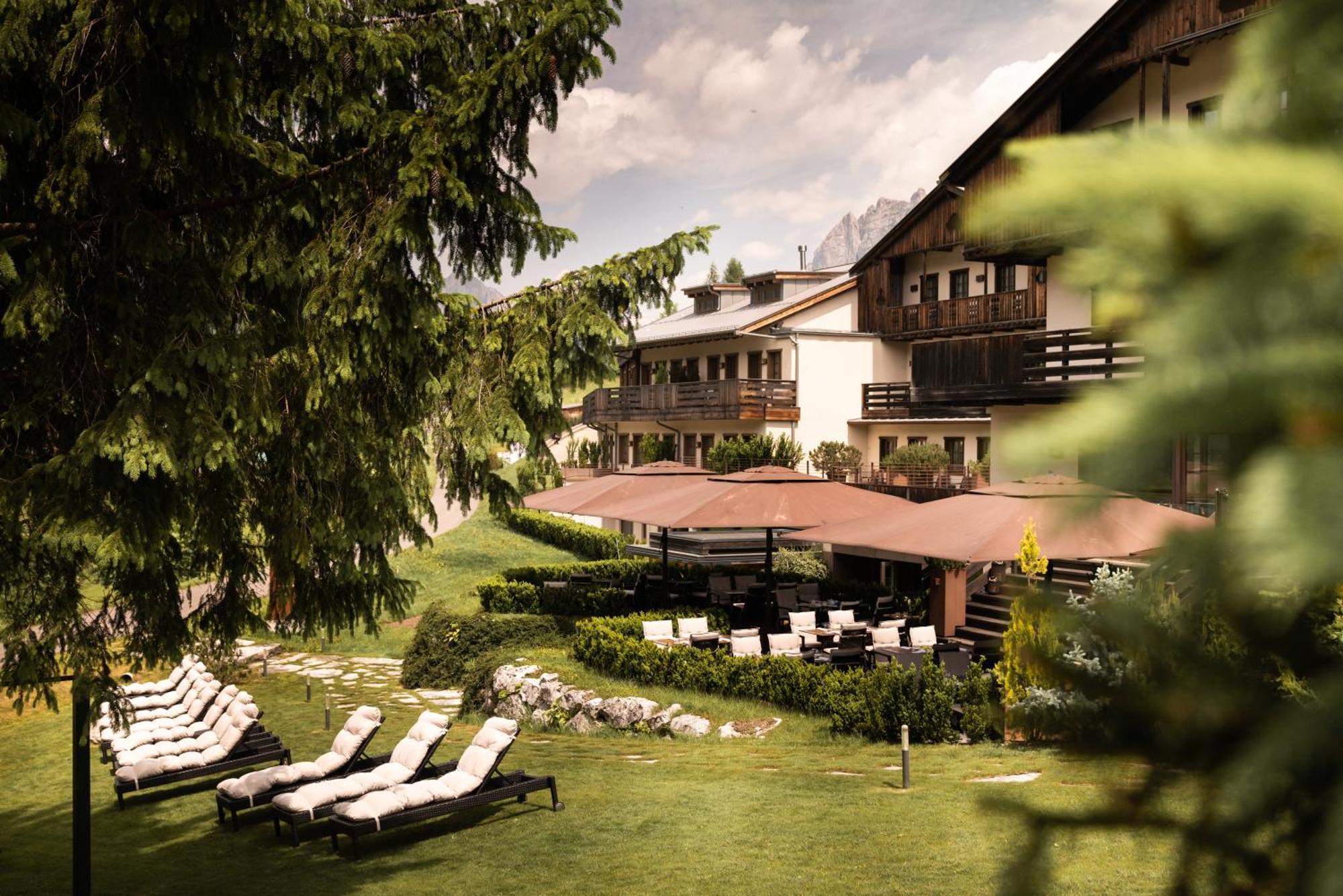 Rosapetra Spa Resort - Small Luxury Hotels Of The World Cortina d'Ampezzo Exterior photo